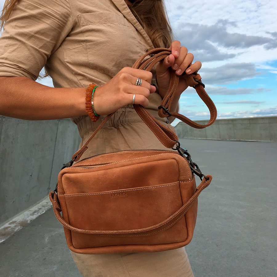 sagsøger Overleve Recite Crossover taske i brun med håndtaske rem - MicMic