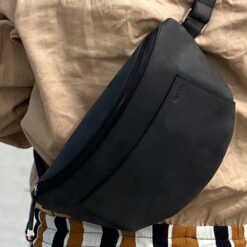 Sort bæltetaske i læder